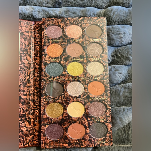 Revolution Makeup Revolution Fruity Cocoa Pebbles Eyeshadow Palette